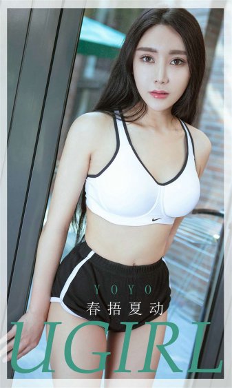 女仆跪着用乳伺候主人